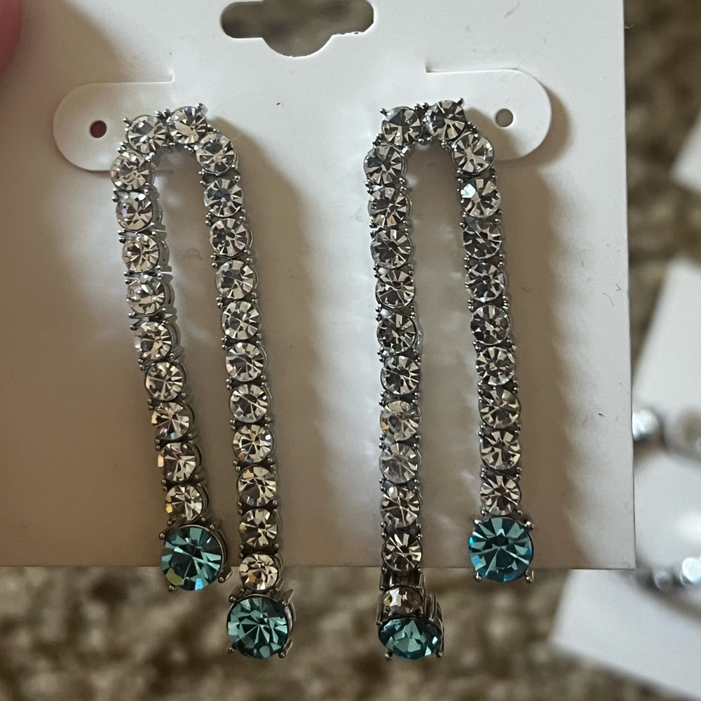 NWT Elegant Silver and Blue Drop Earrings on 3;th Macy’s - Picture 2 of 3